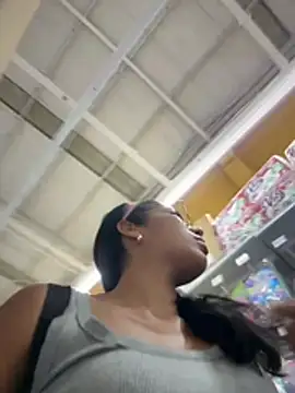 Store public show🙈🙈 - video SheenaBrooke kameramallilta