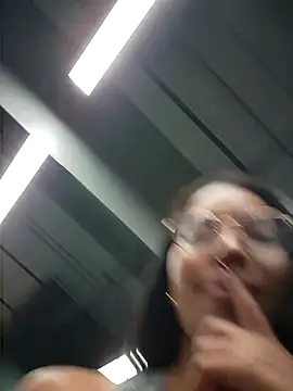 Gym shower sneaky 💪 - video by SheenaBrooke cam model