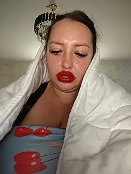 In the blanket - vídeo de la modelo de cam AMYRA_HOT