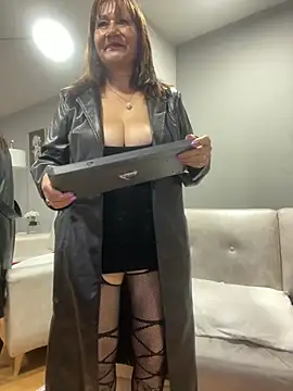 sexy queen - video by Savvanahh cam model