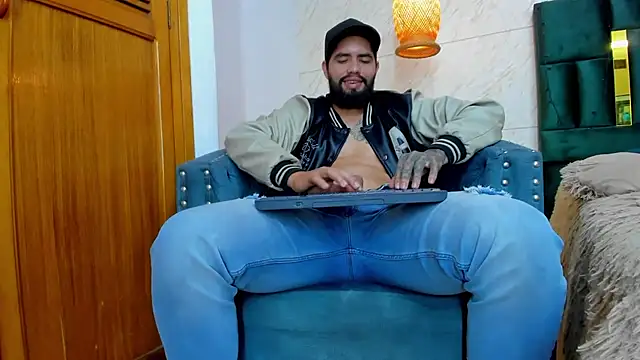 Make me hard and ready for u－カメラキャストのmatteosantosの動画
