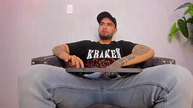 ass play an big cum－カメラキャストのmatteosantosの動画