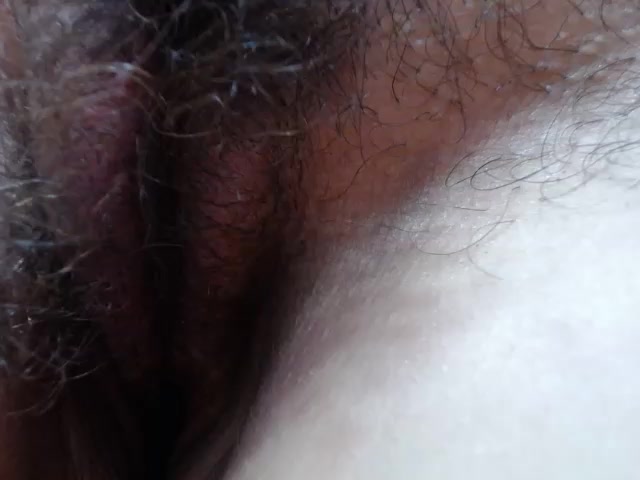 HAIRY PUSSY AND SWEET JUICES : GENTLE SEX - Vídeo de MARILYNMADELENAKOVANOVA, modelo de vídeos