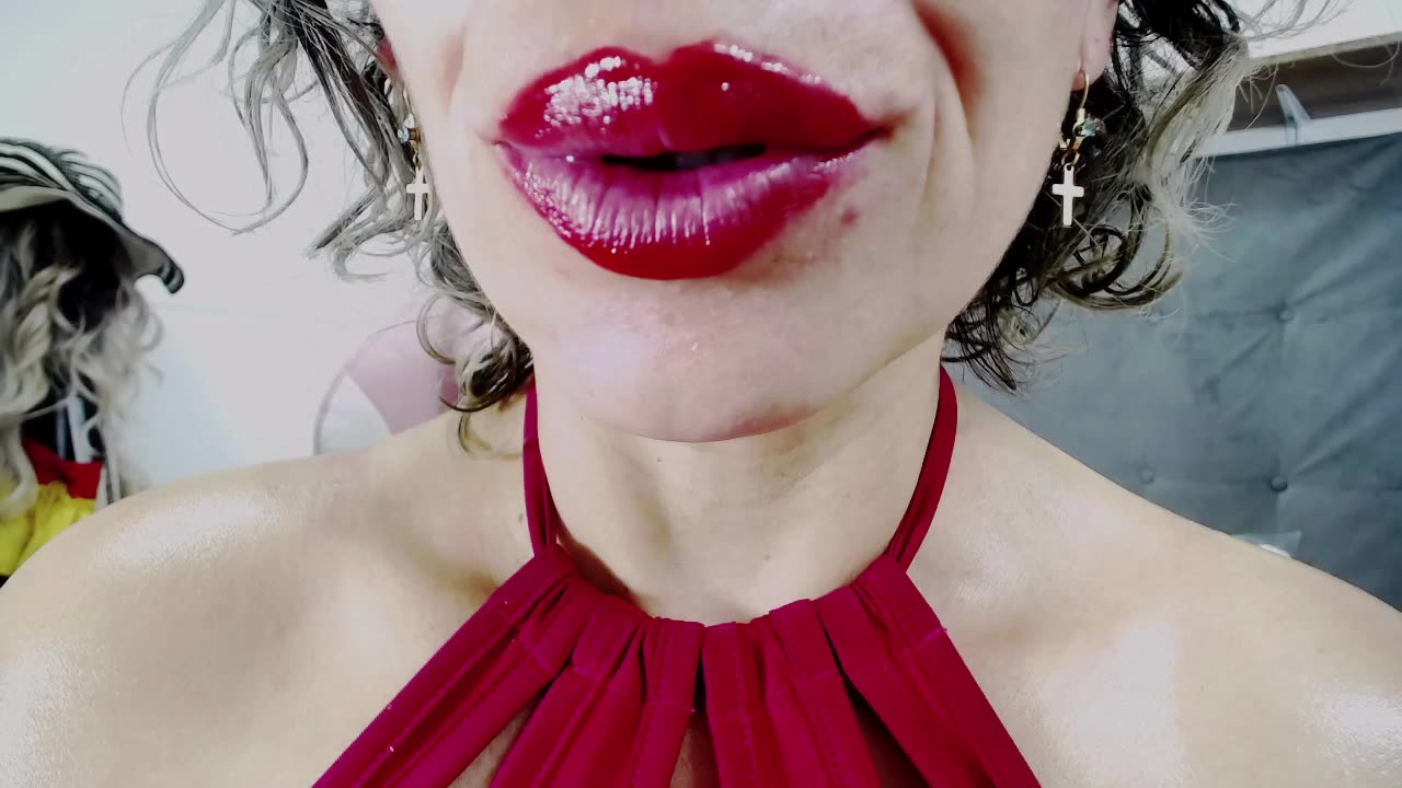 HOT AND ELEGANT MATURE WOMAN IS MARILYN - Vídeo de MARILYNMADELENAKOVANOVA, modelo de vídeos