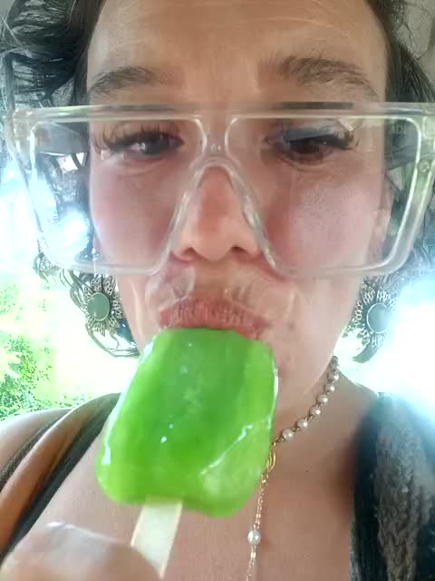 Public Show ... Oooo aventure Public For Marilyn - Vídeo de MARILYNMADELENAKOVANOVA, modelo de vídeos