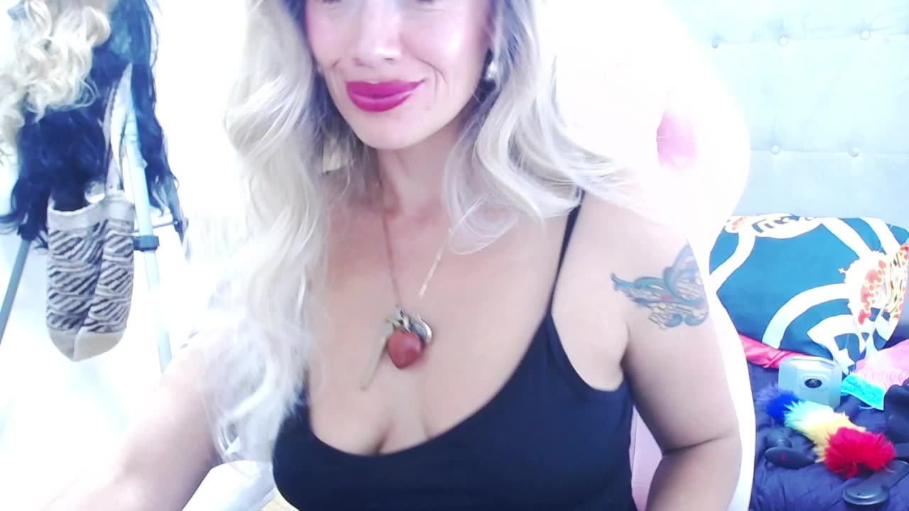 DADDY DEEPTRHOAT FACE EROTIC OF MATURE WOMAN - Vídeo de MARILYNMADELENAKOVANOVA, modelo de vídeos