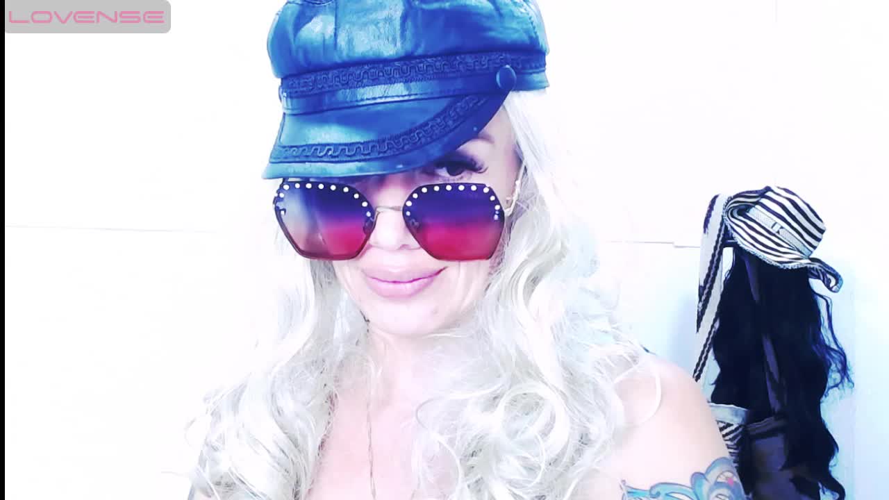 WOOO WHAT DELICIUS BLONDE HOT HOT WOMAN ¡¡ - Vídeo de MARILYNMADELENAKOVANOVA, modelo de vídeos