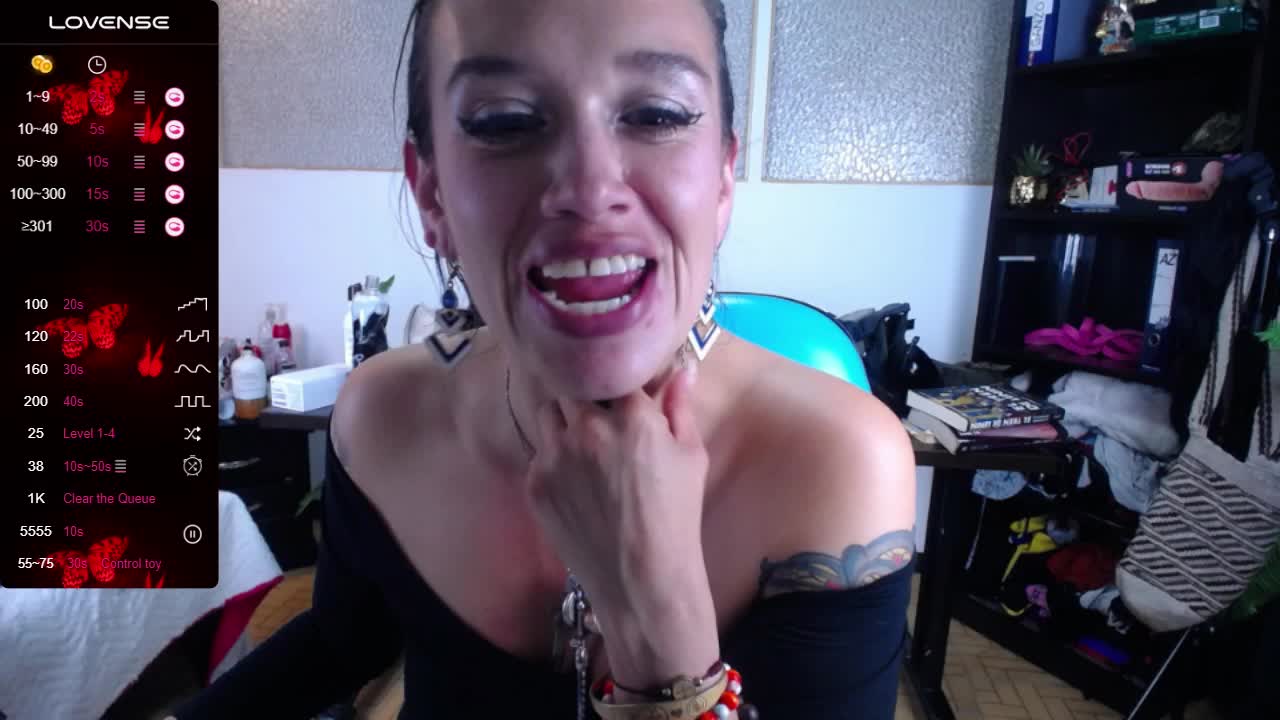 INVITATION TO TASTE THE SWEET JUICES OF A MATURE AND PASSIONATE WOMAN - Vídeo de MARILYNMADELENAKOVANOVA, modelo de vídeos