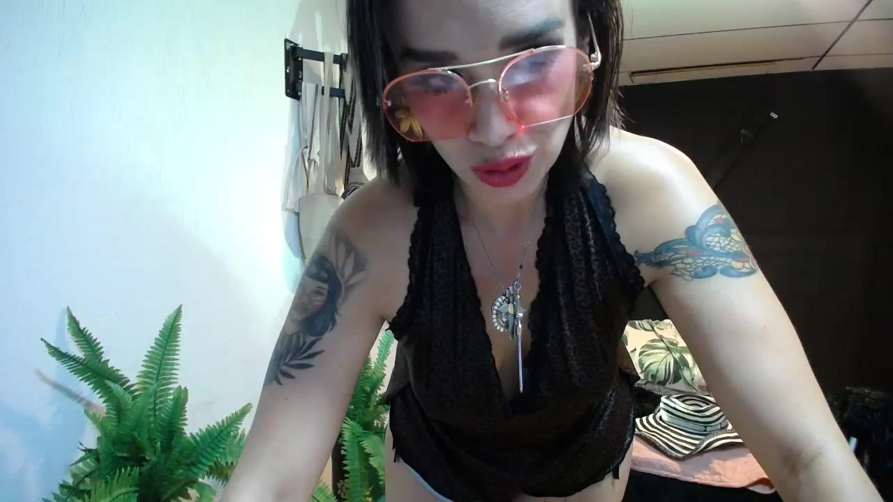 SUPER HOT WOMAN MATURE : MILF ¡ - Vídeo de MARILYNMADELENAKOVANOVA, modelo de vídeos