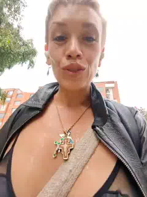 PLAY SEX IN PUBLIC : PUBLIC TITIS - BIG NIPLES  AND FUCK  IN TOILET PUBLIC – video af MARILYNMADELENAKOVANOVA cam-model