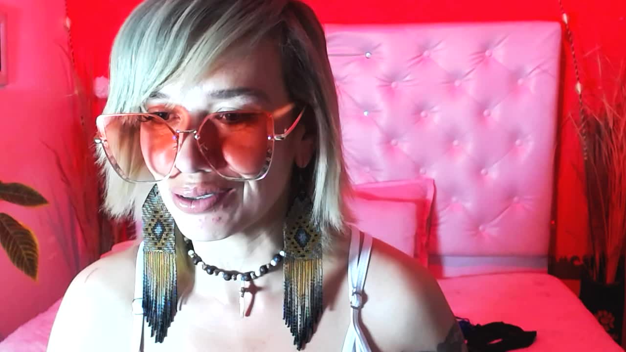 [18 Aug 17:45] Private Show - Vídeo de MARILYNMADELENAKOVANOVA, modelo de vídeos