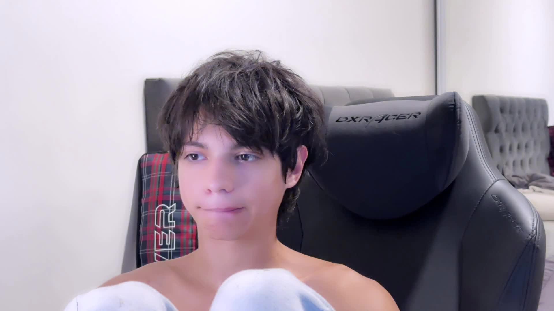 [17 Apr 20:23] Private Show - video by SasukeUhchiaa cam model