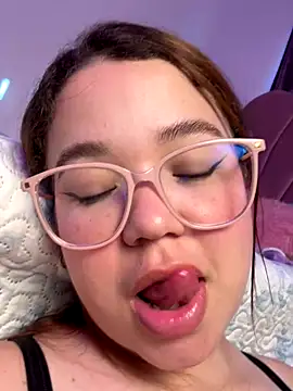 Private Show🫦🔥💧👅 - video av Lucyklein2022 cam-modell