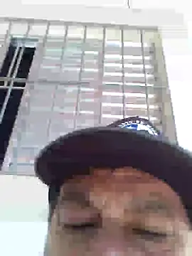 [19 May 11:06] feet - video by Peludo173317 cam model