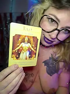 Skully reading [9 Jan 06:30] Public Show - video by MarlaFknSinger cam model