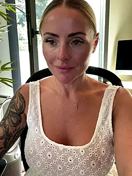 [15 Sep 16:46] Private Show - video by EmaSalis cam model