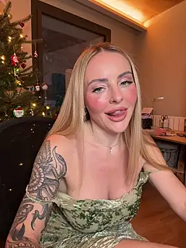 [29 Dec 17:39] Spy Show - video by EmaSalis cam model