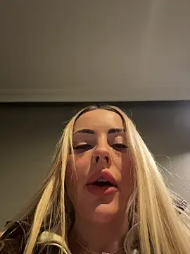 fingering in public hotel bath - video by EmaSalis cam model