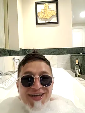 body tour in bubbles 🤤 - vidéo du modèle de showcams Tim_wolf