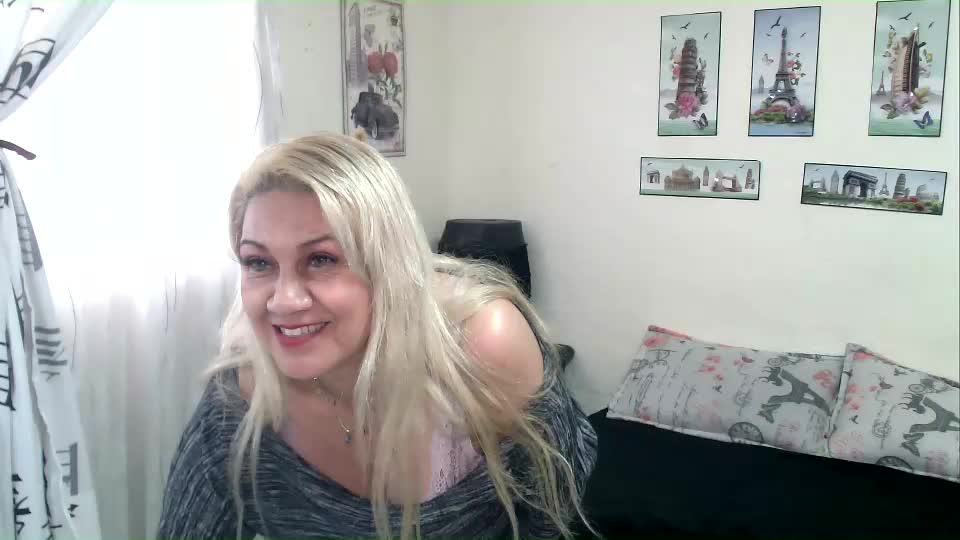 jerking off my cock with my big tits - vídeo de la modelo de cam yayita_mature