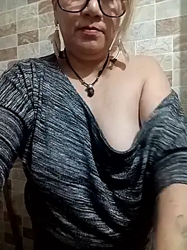 Fuck in the shower - video by yayita_mature cam model