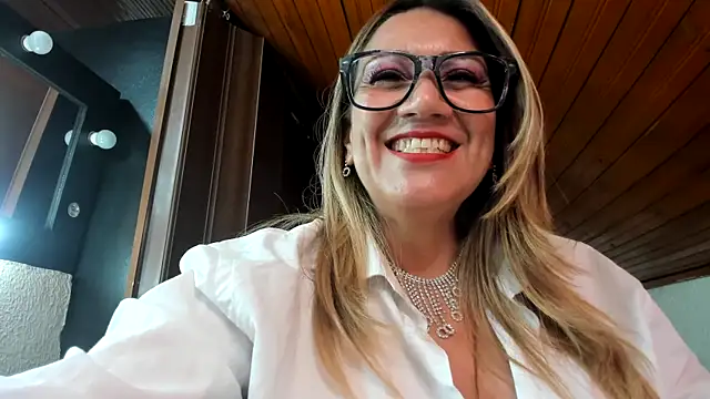 dildo  pussy - 視頻由 yayita_mature 主播提供