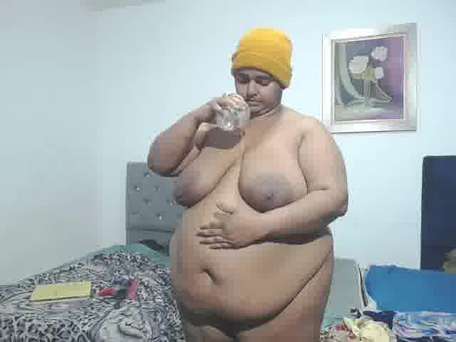 [28 Nov 19:26] oil belly and rub very sexy - vídeo de la modelo de cam SusanaEshwar