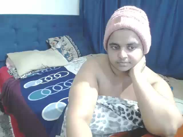 bald head in doggy jingle - vídeo de la modelo de cam SusanaEshwar