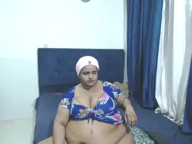 belly fun - vídeo de la modelo de cam SusanaEshwar