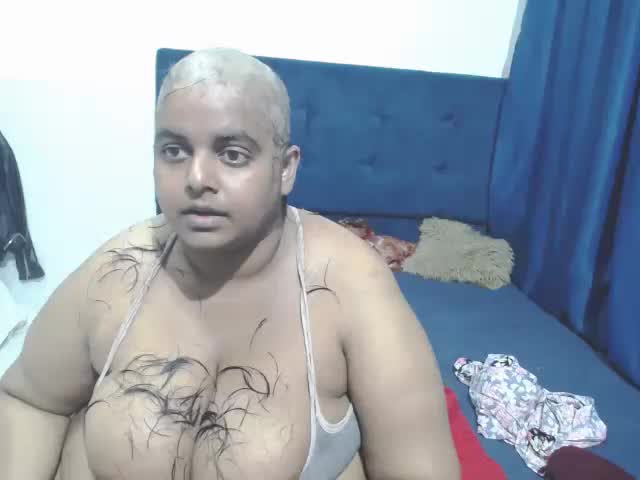 new video shaved head and eyebrows - vídeo de la modelo de cam SusanaEshwar