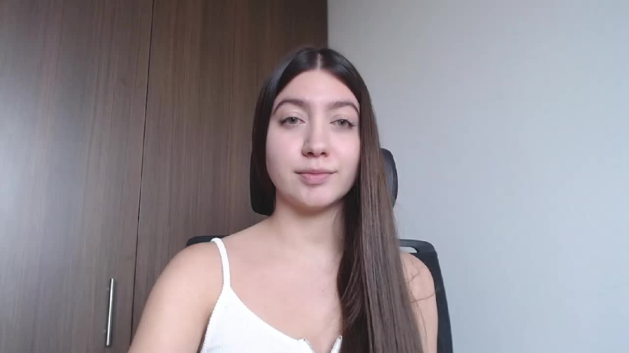 Submissive! I'm the slave here | Slap face with belt, spit face, oil on body, lush in ass 😈😈😈 - Vídeo de alice-love1, modelo de vídeos