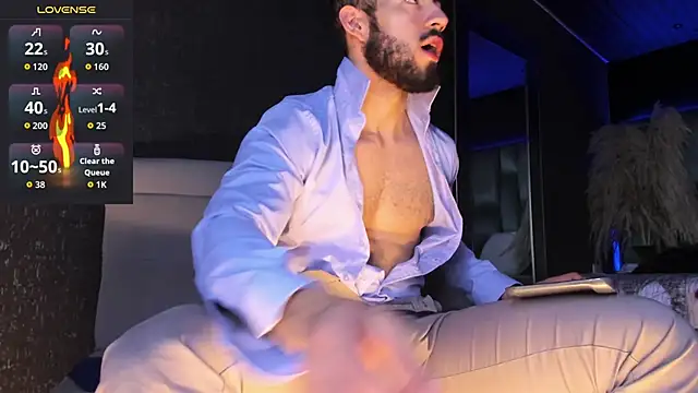 When I let the smoke wrap around my cock your skin crawls - vidéo du modèle de showcams MarkWalker__