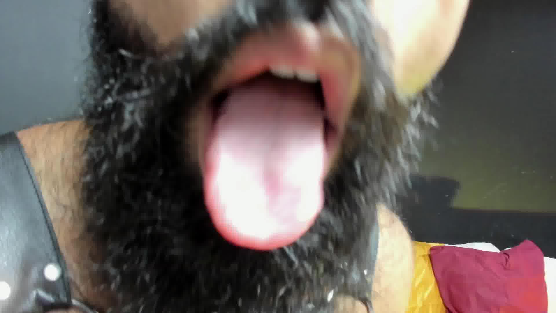 Fucking my wife hard - video BeardAndrew kameramallilta