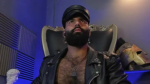 all leather but dick out — filmik BeardAndrew, modela(-lki) na kamerkach