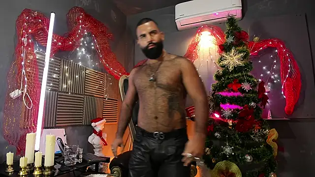 LICK MYBOOTS AND FEEL HOW MY DICK GO HARD — filmik BeardAndrew, modela(-lki) na kamerkach