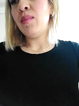 Priv me masturbo con una botella gigante - vídeo de la modelo de cam laqueq