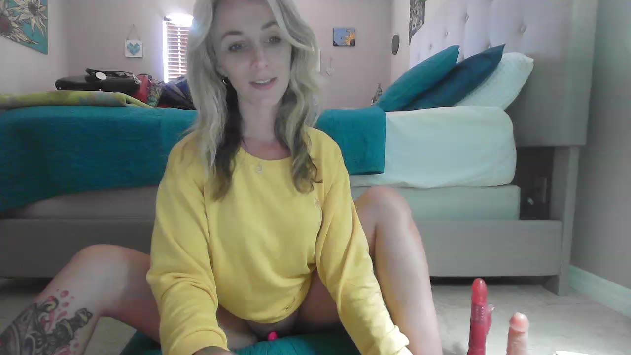 [23 May 11:10] Private Show - video by Heyitsmee33 cam model