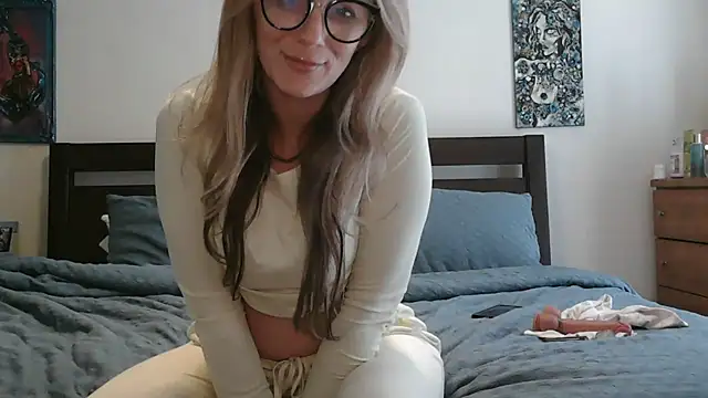 [22 Aug 09:05] Private Show – video od webkamerové modelky Heyitsmee33
