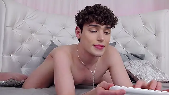 play with my hole in oil - vidéo du modèle de showcams RobbyCharming