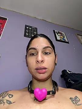 Bdsm and squirt – video od webkamerové modelky charlotte_stevenss_