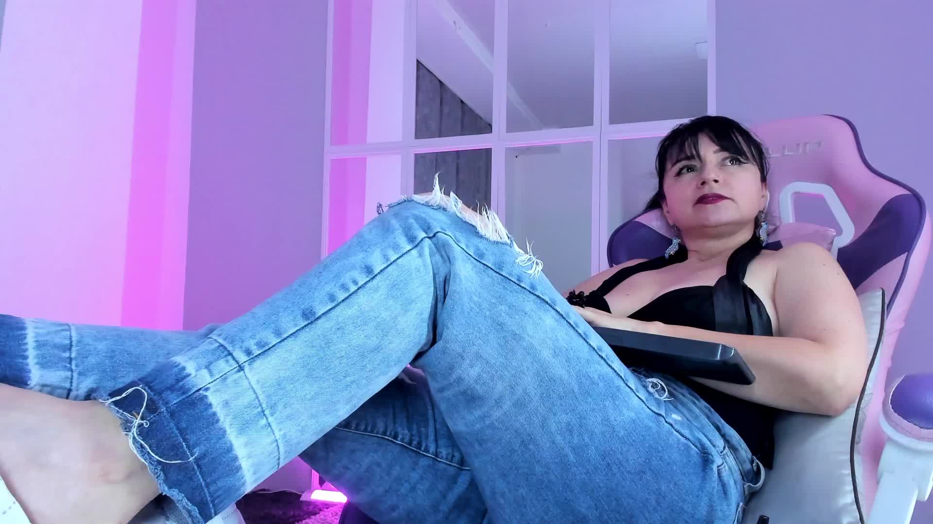 Milf in jeans fucks non-stop