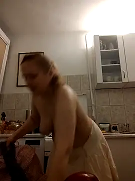 [1 Jun 00:15] Private Show – video od webkamerové modelky She-devilx