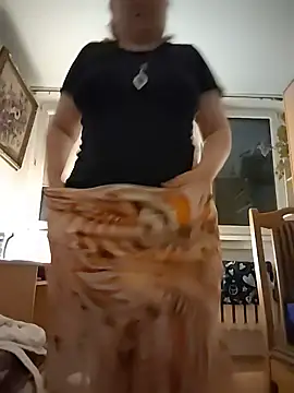 [6 Jul 00:22] Private Show – video od webkamerové modelky She-devilx