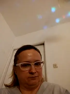 [9 Jul 23:44] Private Show – video od webkamerové modelky She-devilx