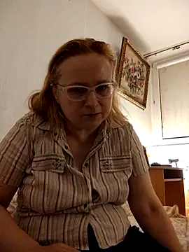 [18 Aug 01:02] Private Show – video od webkamerové modelky She-devilx