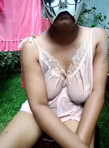 Outdoor bath private show - Vídeo de shani-akki, modelo de vídeos