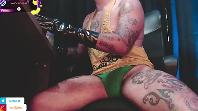 He controls two toys in my ass and makes me cum in my latex glove - video by KenllyH cam model