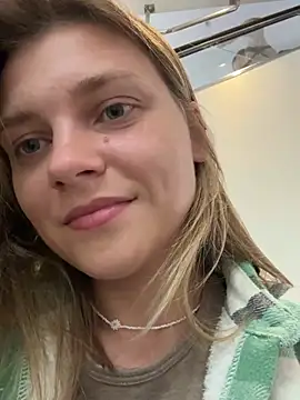 HARD CUM IN PUBLIC - ValenciaShock adlı kamera modelinin videosu