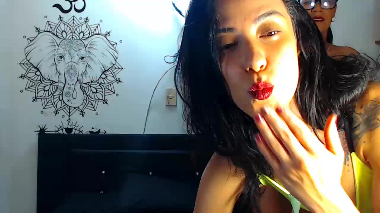 lots of tickling - video by roses_janne cam model