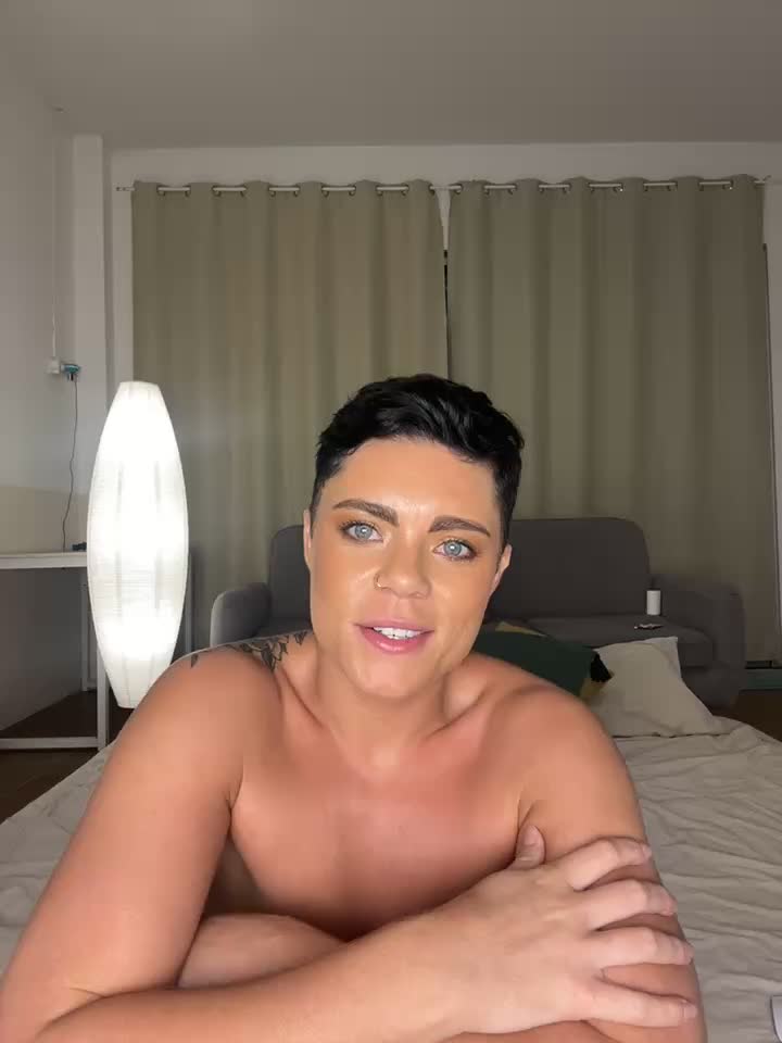 [3 Dec 19:44] Solo Play - vídeo de la modelo de cam LukeLouHarvey